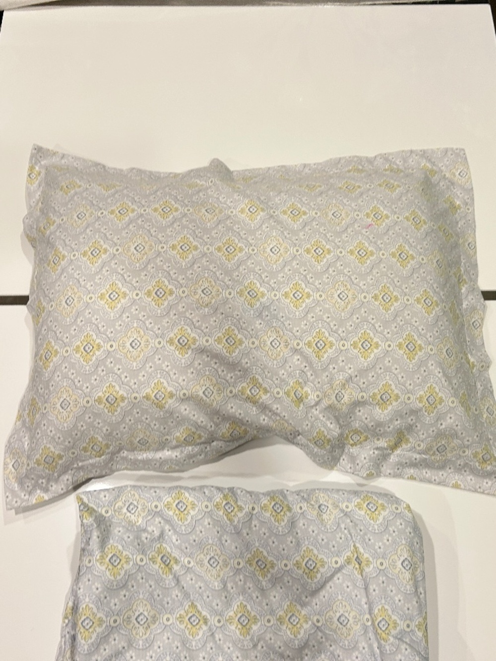 Twin Floral Duvet Cover Zip Closure and Corner Ties and Pillow Case Sham Set